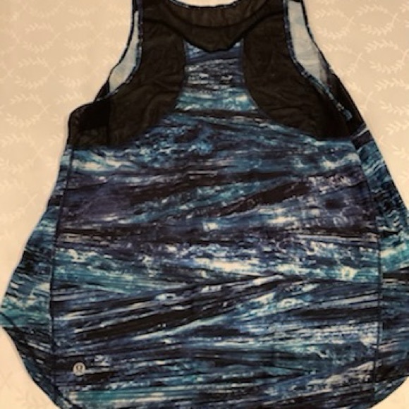 Sculpt tank fun print. Mix of blues and some black - Picture 2 of 2
